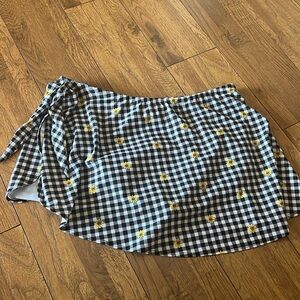 Old navy size large swimsuit bottom skirt daisies and plaid built in bottoms
